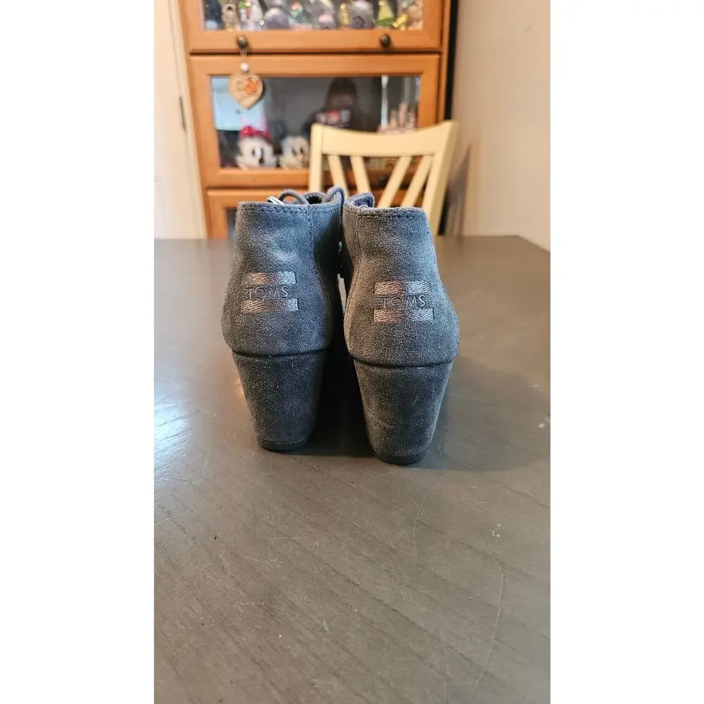 Gray Suade women's size‎ 6.5 Toms wedges